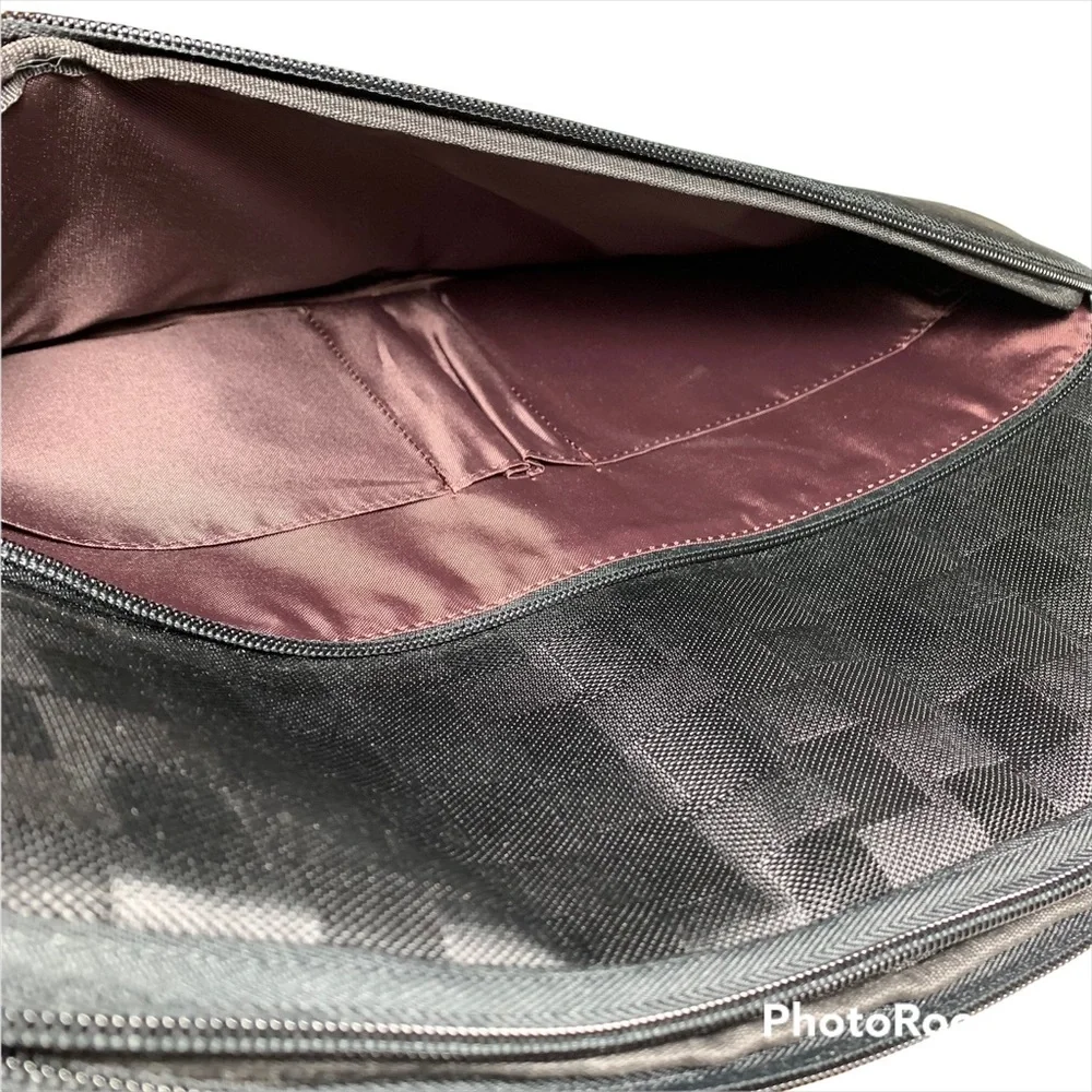 NWOT Solo 16” soft padded laptop case